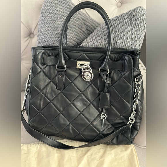 Michael Kors Large Hamilton Quilted Black Leather Lock and Key Purse Bag - Picture 2 of 9